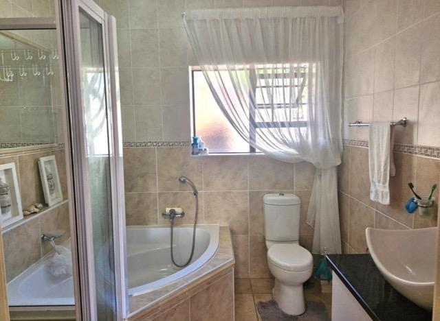 3 Bedroom Property for Sale in Reebok Western Cape